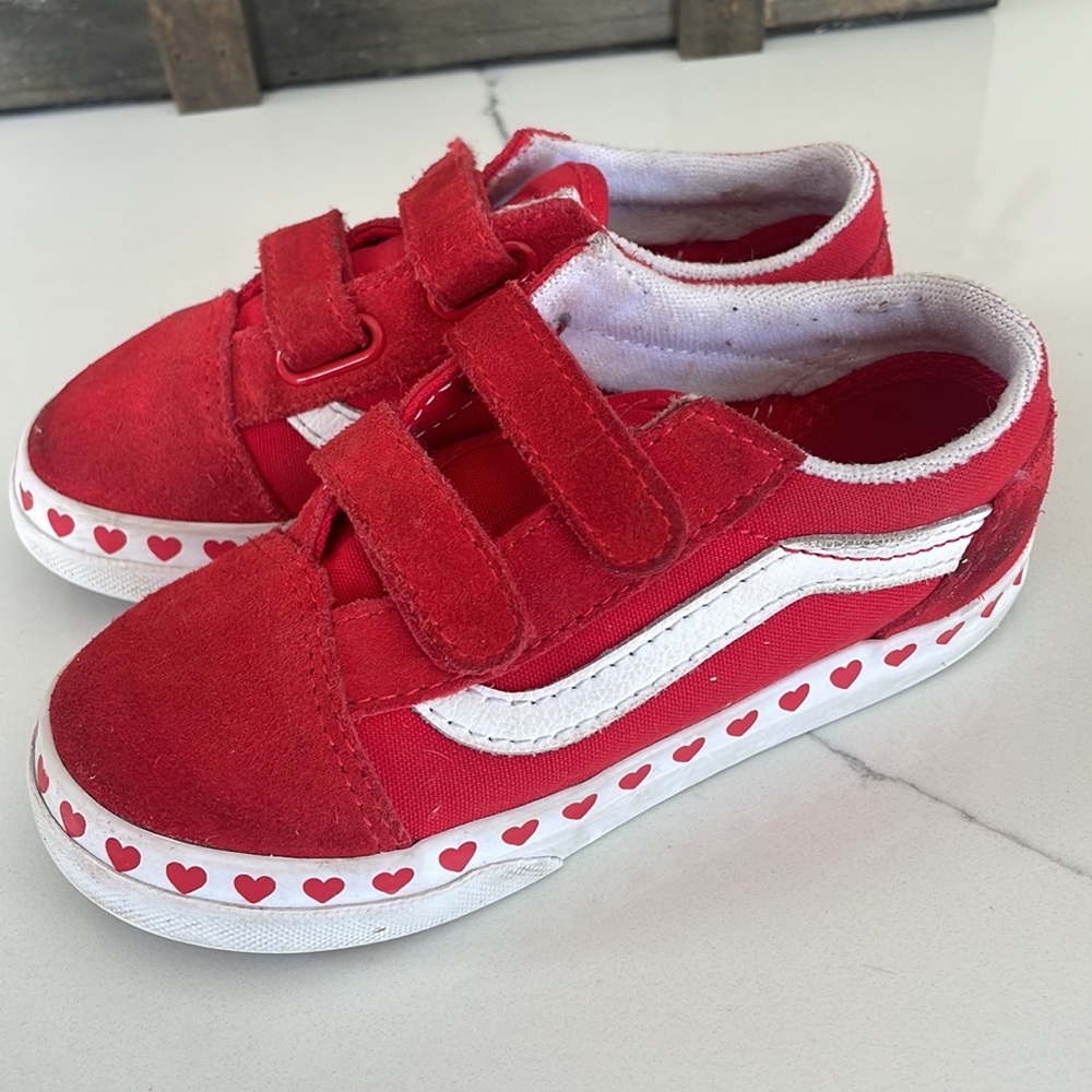 Old Skool V red heart Vans size 10